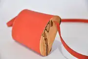 Jenny XS aus geschliffenem PullUp-Wasserbüffel-Blankleder in orange mit gestocktem Buchenholz aus Deutschland