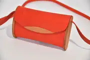 Jenny XS aus orangefarbenem PullUp-Wasserbüffel-Blankleder mit Kirschholz aus Deutschland