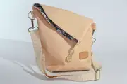 Sam blando S aus vollnarbig ungefärbtem, pflanzlich softem Rindsleder in beige