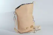 Sam blando S aus vollnarbig ungefärbtem, pflanzlich softem Rindsleder in beige