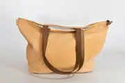 Sarah M aus geschliffenem Nubuk-Wasserbüffelleder in beige und Schultergurten aus Dickelder