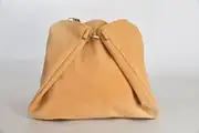 Sarah M aus geschliffenem Nubuk-Wasserbüffelleder in beige und Schultergurten aus Dickelder