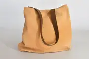 Sarah M aus geschliffenem Nubuk-Wasserbüffelleder in beige und Schultergurten aus Dickelder