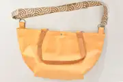 Ledertasche, Sarah playa L aus weichem, strapazierfähigem Rindsleder in bernstein, Unikat, hergestellt auf La Palma, Kanarische Inseln, Spanien, Europa