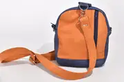 Adrian M aus geschliffenem Nubuk-Rindsleder in blau und cognac