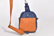 Adrian M aus geschliffenem Nubuk-Rindsleder in blau und cognac