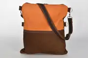 Sam flex M aus geschliffenem Wasserbüffelnubukleder in braun und geschliffenem Rindsnubukleder in cognac