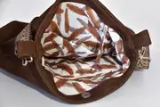 Iris M aus geschliffenem, braunem Nubuk-Wasserbüffelleder