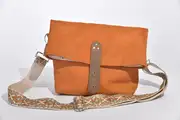 Sam M aus geschliffenem Nubuck-Rindsleder in cognac