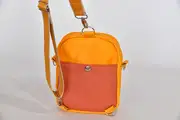 Adrian flex M aus vollnarbigem, pflanzlich softem Rindsleder in gelb und Nappa-Wasserbüffelleder in pastelorange