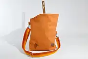 Sam blando M aus geschliffenem hellorangem Nubuk-Wasserbüffelleder