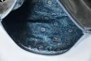 Sam flex M aus nachtblauem Nubuk-Rindsleder und saphirfarbenem Nappaleder