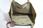 Sarah M aus geschliffenem Nubuk-Wasserbüffelleder in olivgrün und geschliffenem PullUp-Wasserbüffel-Blankleder in graubraun