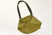bolso de cuero, Sarah playa L en cuero nobuk de vaca fino y suave en verde oliva, pieza única, fabricada en La Palma, Islas Canarias, España, Europa