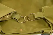 bolso de cuero, Sarah playa L en cuero nobuk de vaca fino y suave en verde oliva, pieza única, fabricada en La Palma, Islas Canarias, España, Europa