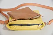 Ben dia M aus Nappa-Wasserbüffelleder in pastellgelb und sandgelb