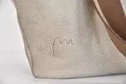 Sarah S aus weichem, vintage Wasserbüffel-Nubuckleder in schlammgrau und Schultergurten aus Dickelder