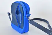 Adrian M aus vollnarbig pflanzlich-softem Rindsnubukleder in sehr blau