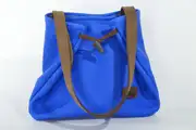 Sarah S aus vollnarbigem, pflanzlich softem Rindsleder in sehr blau und Henkeln aus geschliffenem PullUp-Wasserbüffel-Blankleder in graubraun