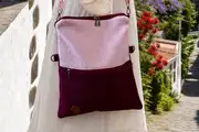 Frau trägt Ledertasche Modell Sam flex M Art. 26019