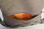 Sam flex M aus geschliffenem Nubuk-Wasserbüffelleder in babyelefantengrau