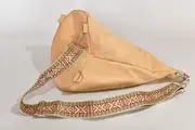 Lederrucksack, Tim S aus geschliffenem Nubuk-Wasserbüffelleder in beige, Unikat, hergestellt auf La Palma, Kanarische Inseln, Spanien, Europa