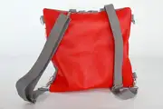 Petra M aus geschliffenem Nubuk-Wasserbüffelleder in blaugrau und Nappa-Wasserbüffelleder in rotorange