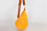 Lederrucksack, Tim S aus vollnarbigem, pflanzlich softem Rindsleder in gelb, Unikat, hergestellt auf La Palma, Kanarische Inseln, Spanien, Europa