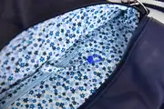 Petra blando M aus vollnarbig, pflanzlich softem Rindsleder und Nappa-Wasserbüffelleder in marineblau und anthrazit