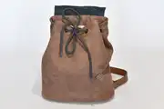 Niki M aus geschliffenem Rindsnubukleder in nachtblau und weichem Nubuk-Vintage-Wasserbüffelleder in kastanie