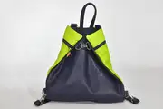 Petra M aus Nappa-Wasserbüffelleder in neongrün und pflanzlich softem Rindsleder in marineblau