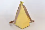 Lederrucksack, Tim S aus Nappa-Wasserbüffelleder in pastellgelb, Unikat, hergestellt auf La Palma, Kanarische Inseln, Spanien, Europa