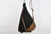 Lederrucksack, Tim S aus geschliffenem Nubuk-Rindsleder in schwarz und geschliffenem Nubuk-Wasserbüffelleder in braun, Unikat, hergestellt auf La Palma, Kanarische Inseln, Spanien, Europa