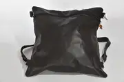 Petra M aus glänzendem Anilin-Nappaleder in schwarz