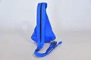 Tim S aus vollnarbig, pflanzlich softem Rindsleder in sehr blau