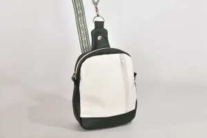 Sportliche Ledertasche Adrian dunkelgrün / weiß