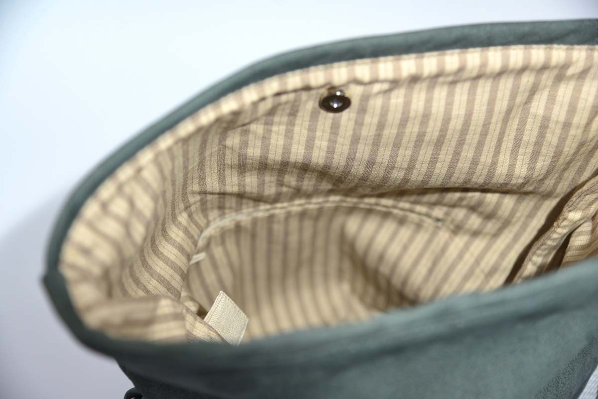 Sam M aus geschliffenem Nubuck-Wasserbüffelleder in dunkelgrau