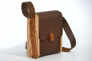 Holz-Leder-Tasche Bernd mit Ginstereinlage