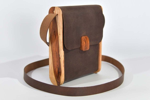 Wooden leather bag model Bernd broomwood