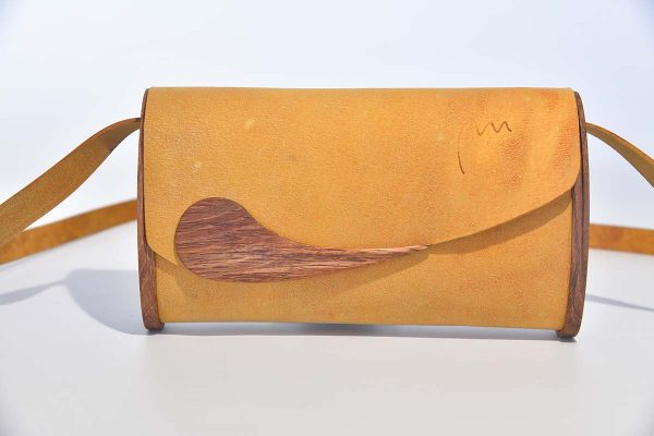 Bolso de cuero modelo Jenny amarillo, madera ciprés