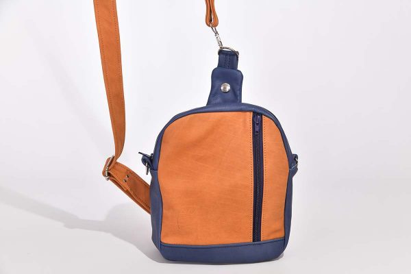 Shoulder bag model Adrian cognac / blue