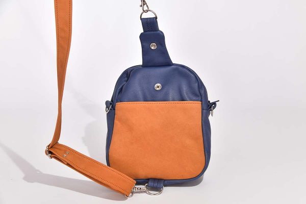 Shoulder bag model Adrian cognac / blue