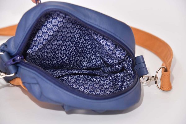 Shoulder bag model Adrian cognac / blue