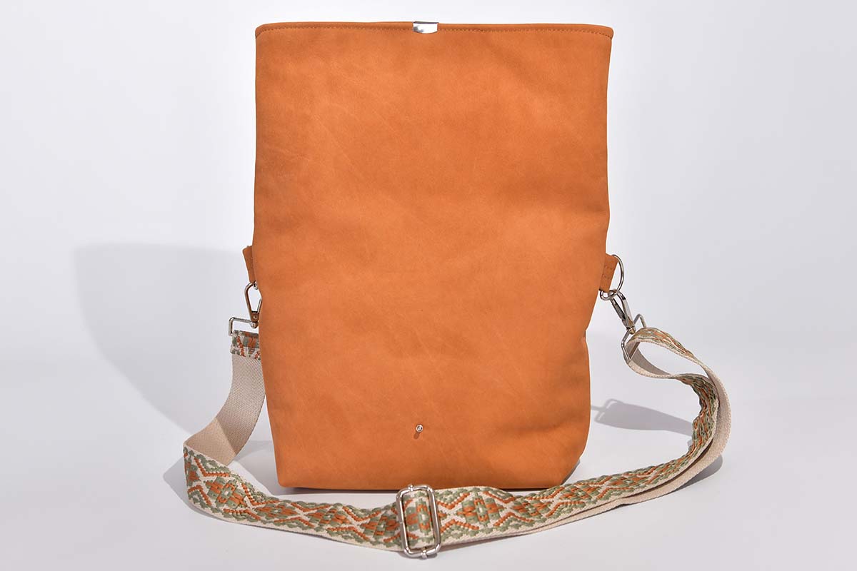 Sam M aus geschliffenem Nubuck-Rindsleder in cognac