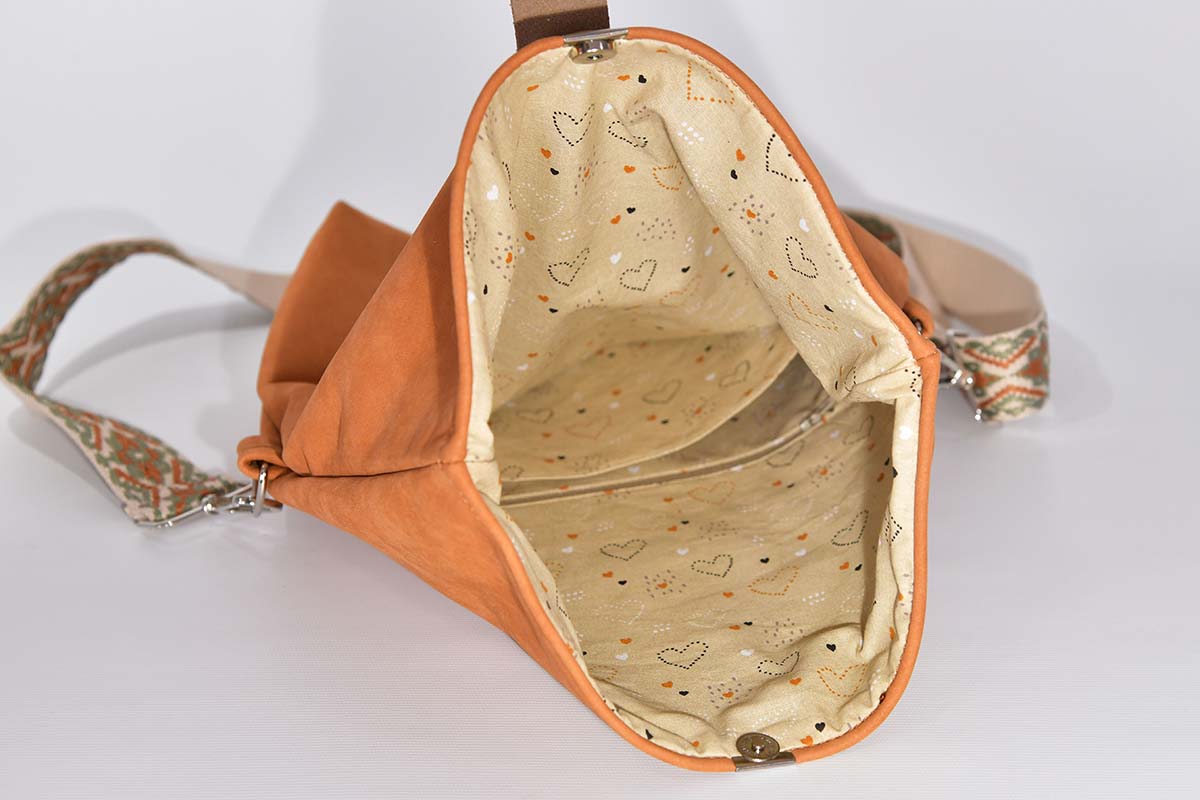 Sam M aus geschliffenem Nubuck-Rindsleder in cognac