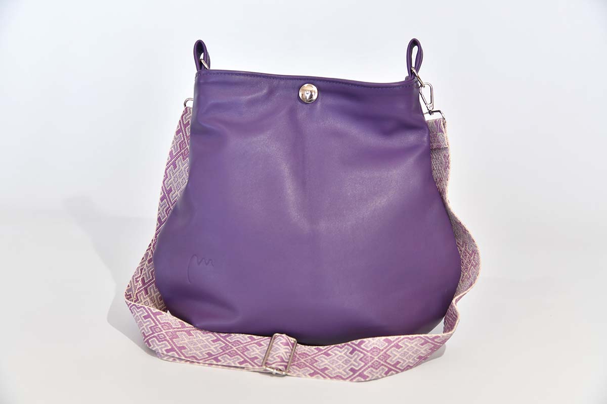 Iris S aus violettem Anilin-Nappa-Rindsleder