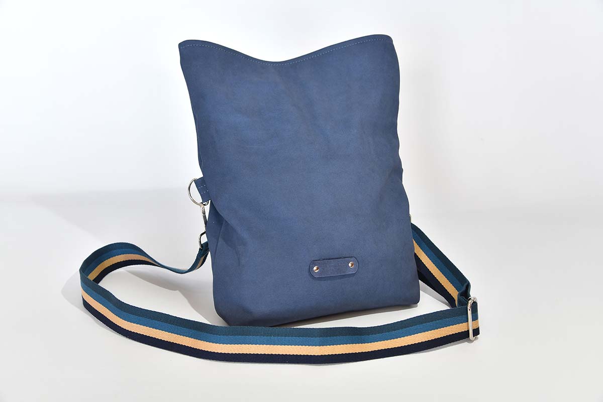 Sam M aus blauem, geschliffenem Nubuckleder