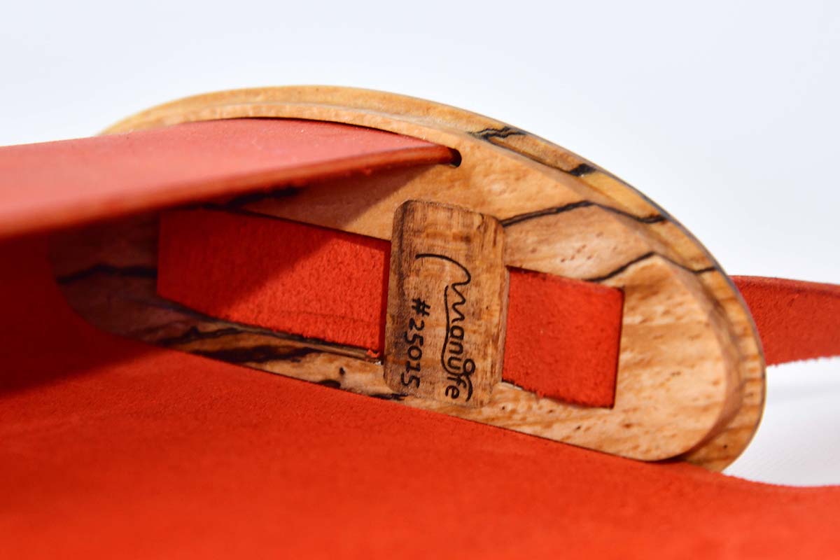 Jenny XS aus geschliffenem PullUp-Wasserbüffel-Blankleder in orange mit gestocktem Buchenholz aus Deutschland