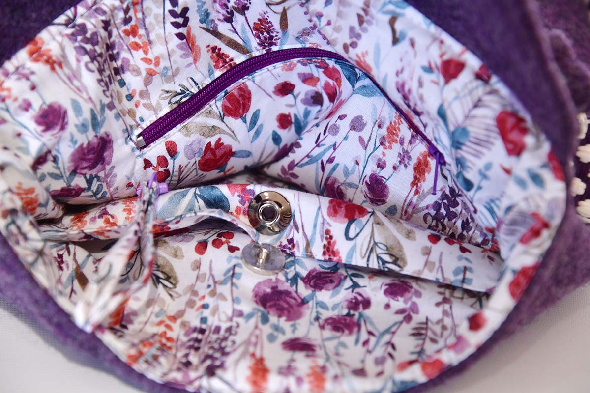 Ainoha M aus Walkloden aus 100% Schafschurwolle in aubergine