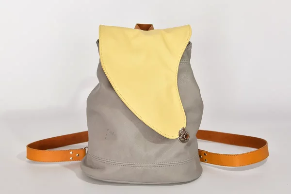 Handgefertigter Lederrucksack Niki grau und pastellgelb